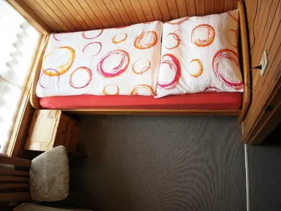 Schlafzimmer OG klein mit Bett 0,90m x 2,00 m
