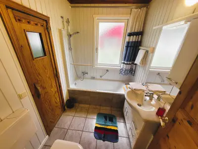 Badezimmer Haus Alissa mit Badewanne