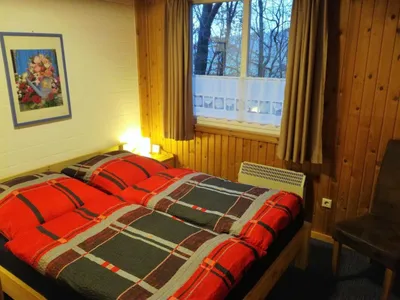 Schlafzimmer EG mit Bett 1,60m x 2,00m