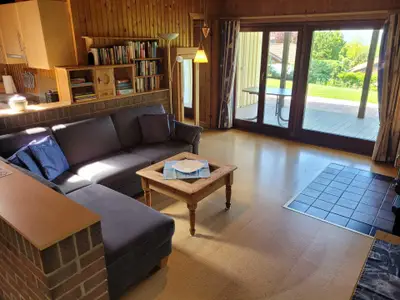 Wohnbereich Blick in den eingezäunten GartenGarten