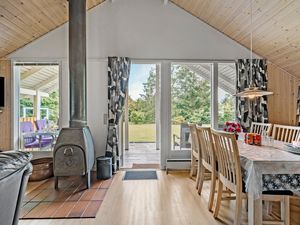 24043589-Ferienhaus-6-Fårvang-300x225-4