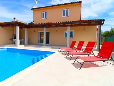 Ferienhaus für 8 Personen (130 m²) in Valbandon 1/10