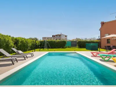 PoolOfHouse