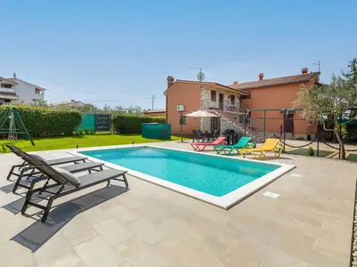 PoolOfHouse