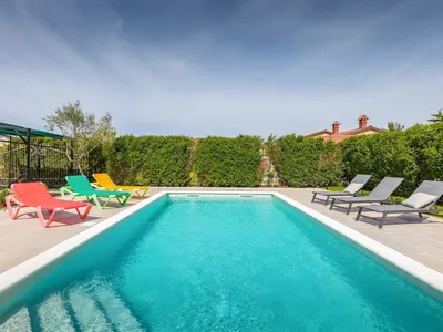 PoolOfHouse
