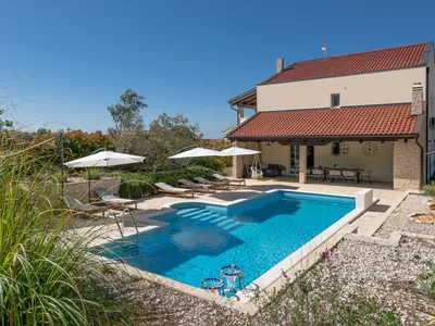 Ferienhaus für 10 Personen (316 m²) in Fažana 1/10