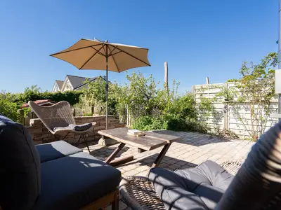 Ferienhaus mit Garten, Balkon und Meerblick