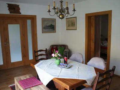 Esszimmertisch