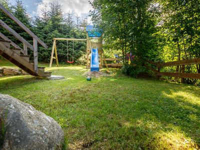 Garten mit Kinderspielplatz