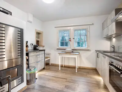 KITCHEN, INSIDE