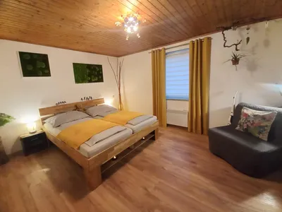 Schlafzimmer mit Zusatzbett 190x80cm