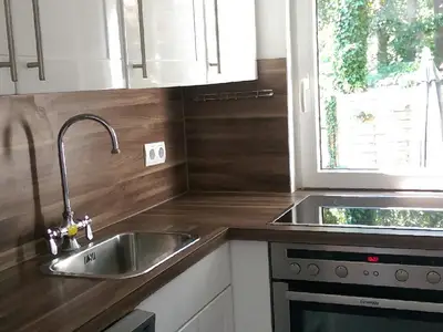 Kochbereich. Blick in die Küche
