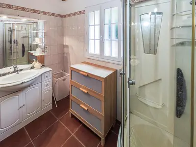 bathroom bathroom
