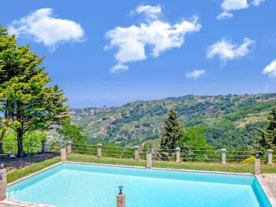 PoolOfHouse