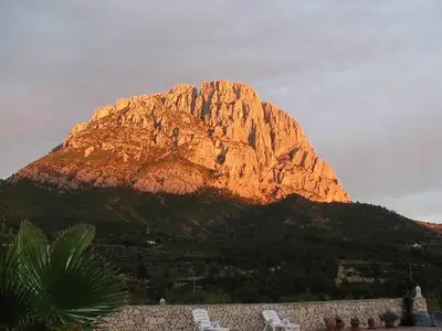 Berg Puig Campana  im Sonnenuntergang