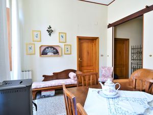 23392560-Ferienhaus-4-Fivizzano-300x225-3