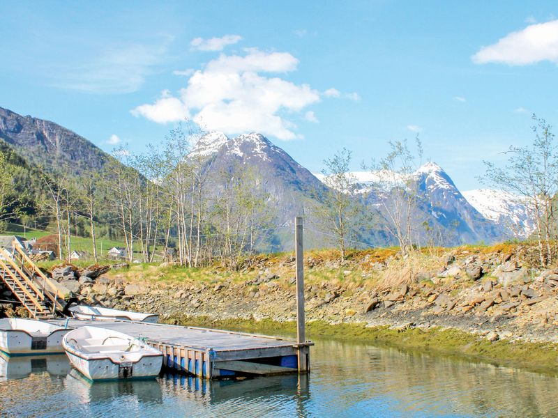 23729021-Ferienhaus-6-Fjærland-800x600-1