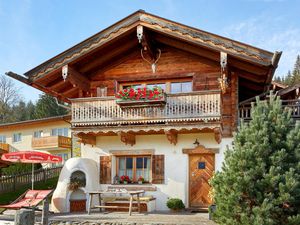 Außenansicht im Sommer des 4er Chalets