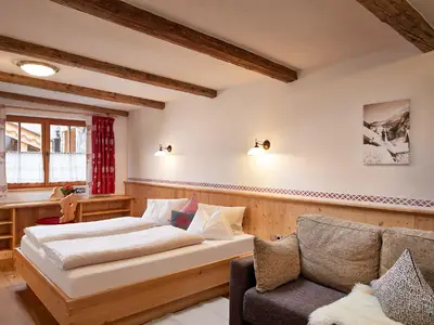 Doppelzimmer (90x200m ohne Fußende) mit Ausziehsofa (90x1,90m) und Badezimmer en suite