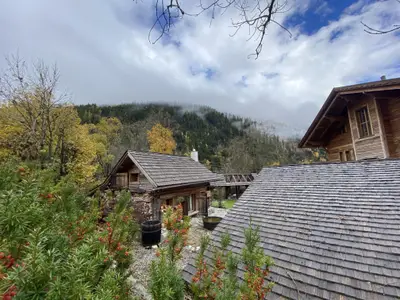 Grand Chalet und Garage Herbst