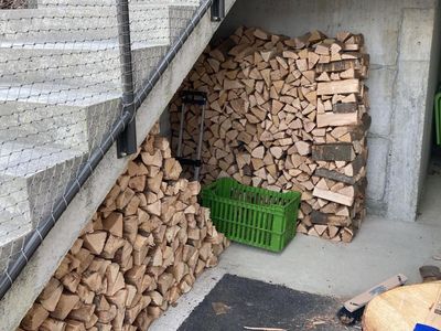 Das Holz muss kistenweise gekauft werden