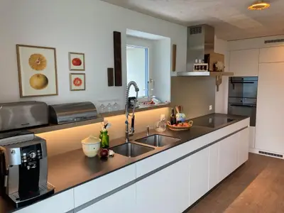 2 Backofen, wobei einer kombiniert mit Mikrowelle