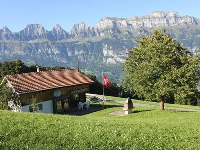 Fereinhaus mit Blick auf Sitzplatz und Cheminée Fereinhaus mit Blick auf Sitzplatz und Cheminée