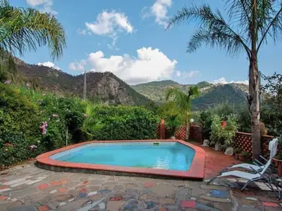 PoolOfHouse