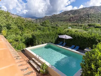 PoolOfHouse