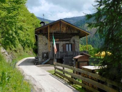 Die Hütte am Waldweg