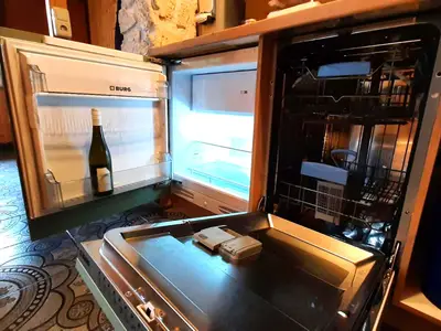 Kühschrank und Geschirrspüler