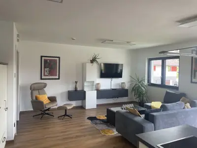 Wohnküche mit Fernseher