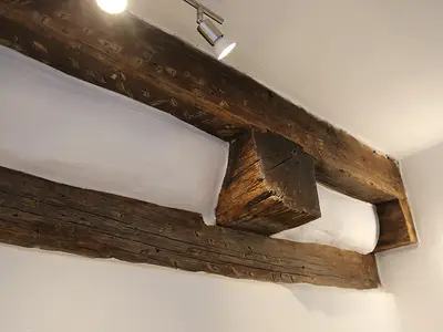 Attraktive Eichenbalken in der Küche