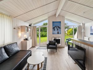 23731036-Ferienhaus-4-Friedrichskoog-300x225-2