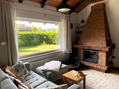 Garten. Gemütliches Plätzchen neben dem Gartenhäuschen