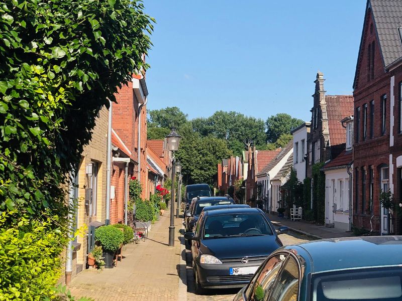 Direkte Umgebung des Objekts. Kaneelstraße - eine malerische Altstadtgasse