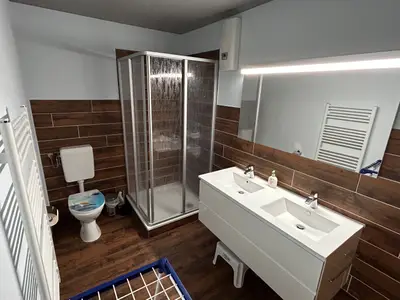INSIDE, BATHROOM