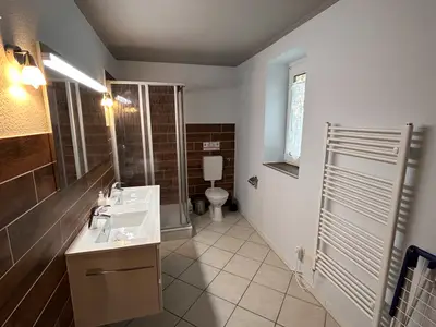 INSIDE, BATHROOM