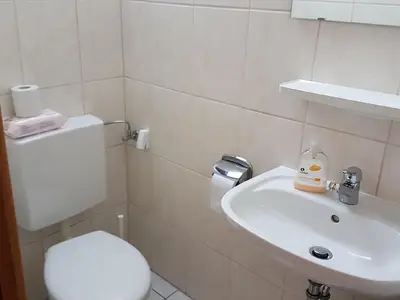WC. WC zu Schlafzimmer unten