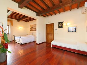 23844118-Ferienhaus-10-Fucecchio-300x225-5