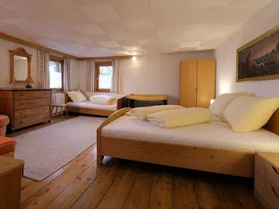 Zillertal-Fuegen-Haus-Thoma-Huber-Dreibettzimmer
