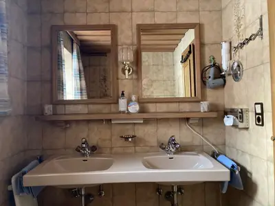 Zillertal_Fügen_Jagerhaeusl_Hauser_Badezimmer