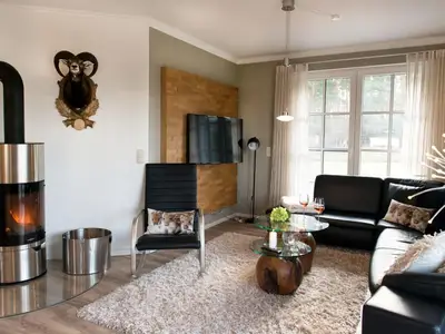 Wohnzimmer mit Kamin