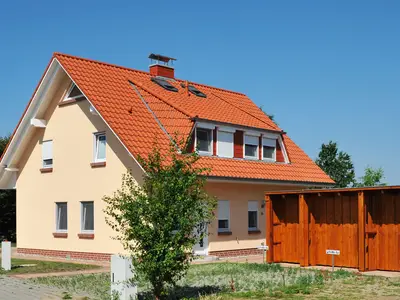 Eingang mit Parkplatz am Haus Utblick