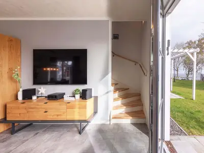 Ferienhaus Ostseetraum Fuhlendorf - Wohnbereich mit Blick ins Grüne