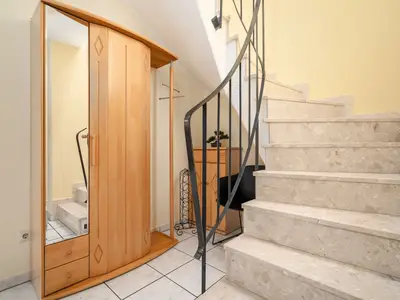 Ferienhaus Schwanensee Ferienpark Lenzer Höh Flur mit Wendeltreppe