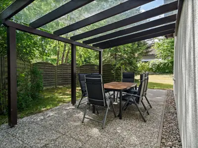 Ferienhaus Zander Fuenfseen überdachte Terrasse