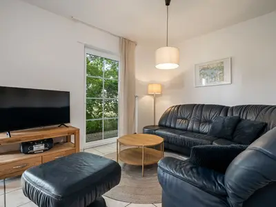 Ferienhaus Zander Fuenfseen Wohnzimmer mit Terrassen Zugang