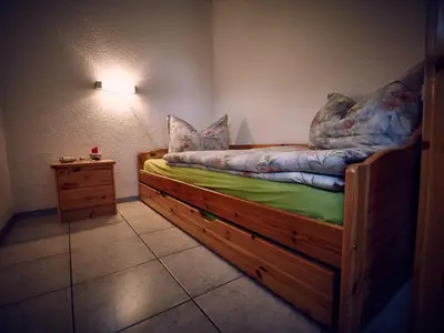 Schlafzimmer 1 mit Ausziehbett/Doppelstockbett