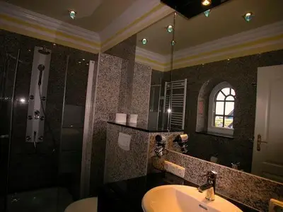 "Bel Monte" Duschbad im EG mit LED - Strahler